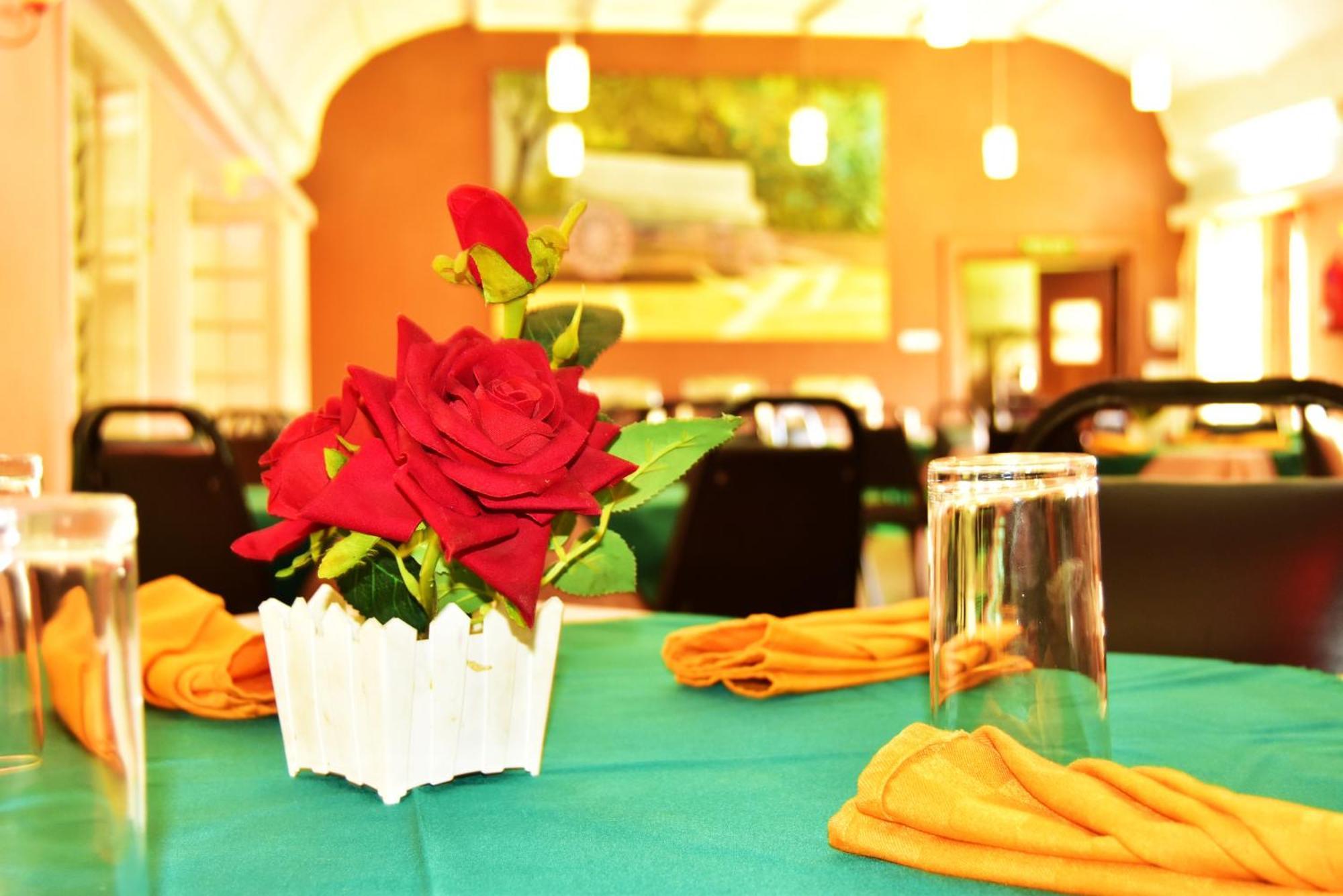 Wagon Wheel Hotel Eldoret Bagian luar foto