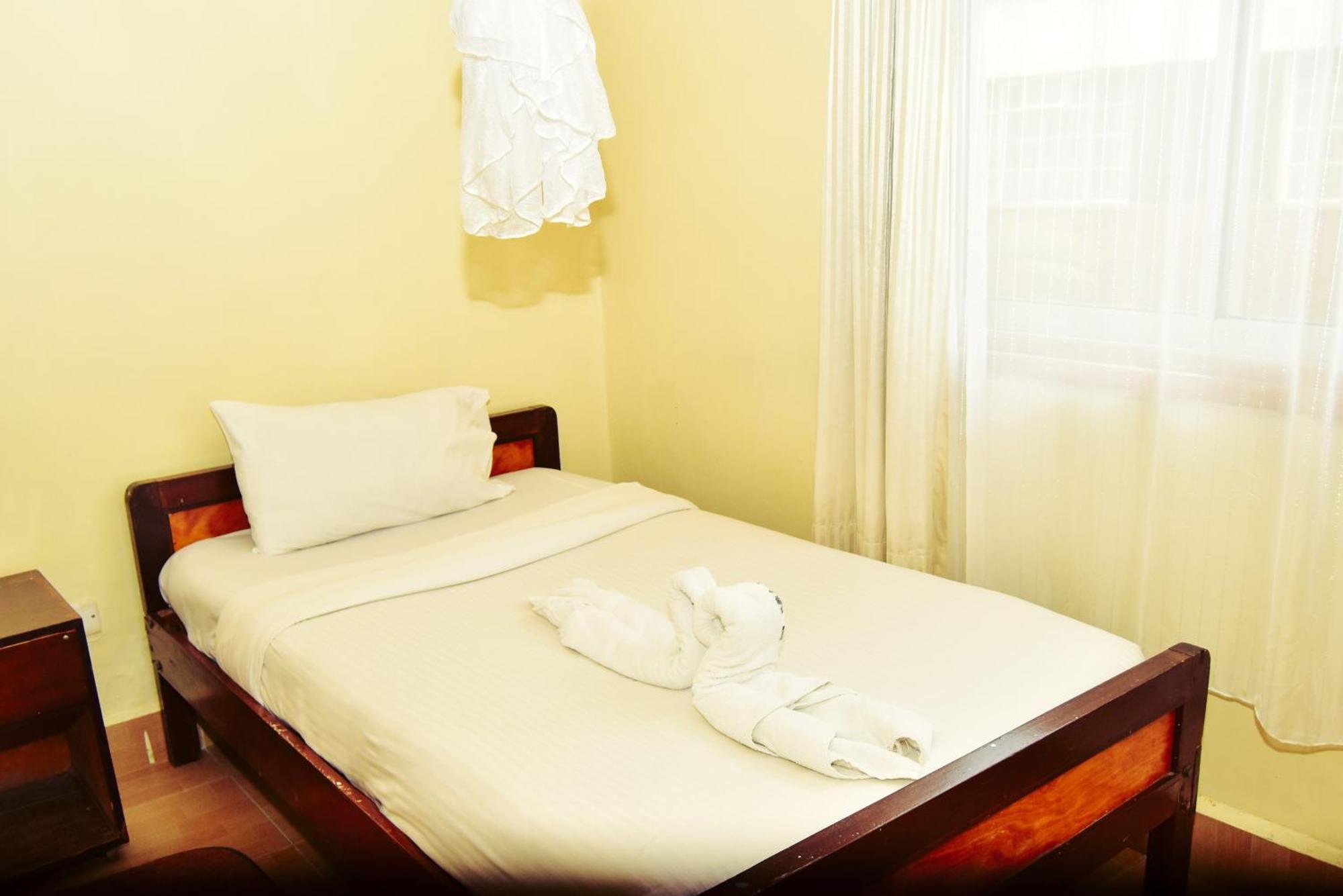 Wagon Wheel Hotel Eldoret Bagian luar foto