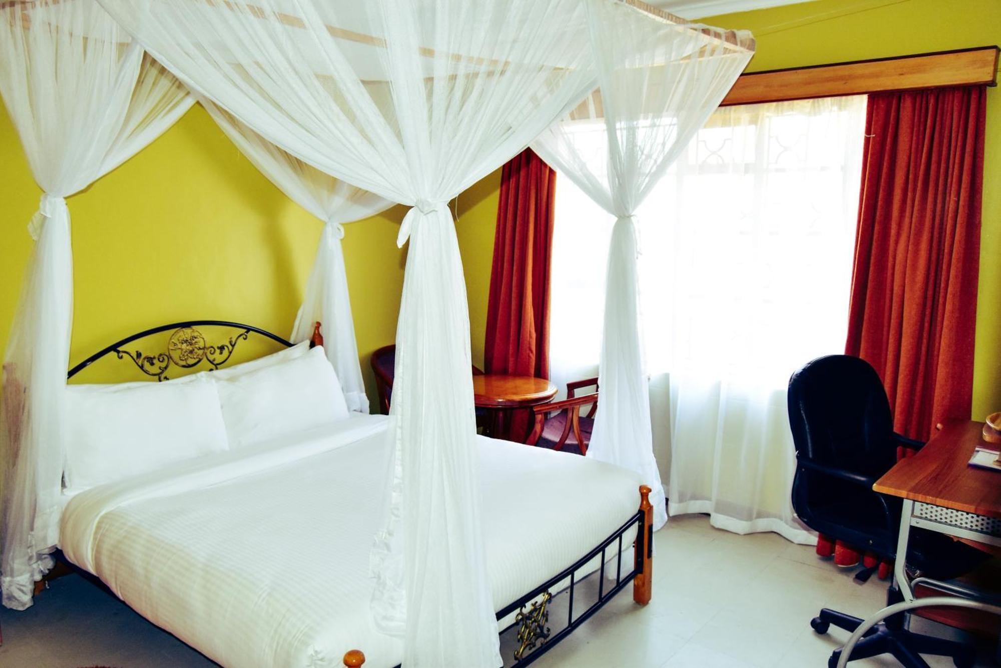 Wagon Wheel Hotel Eldoret Bagian luar foto