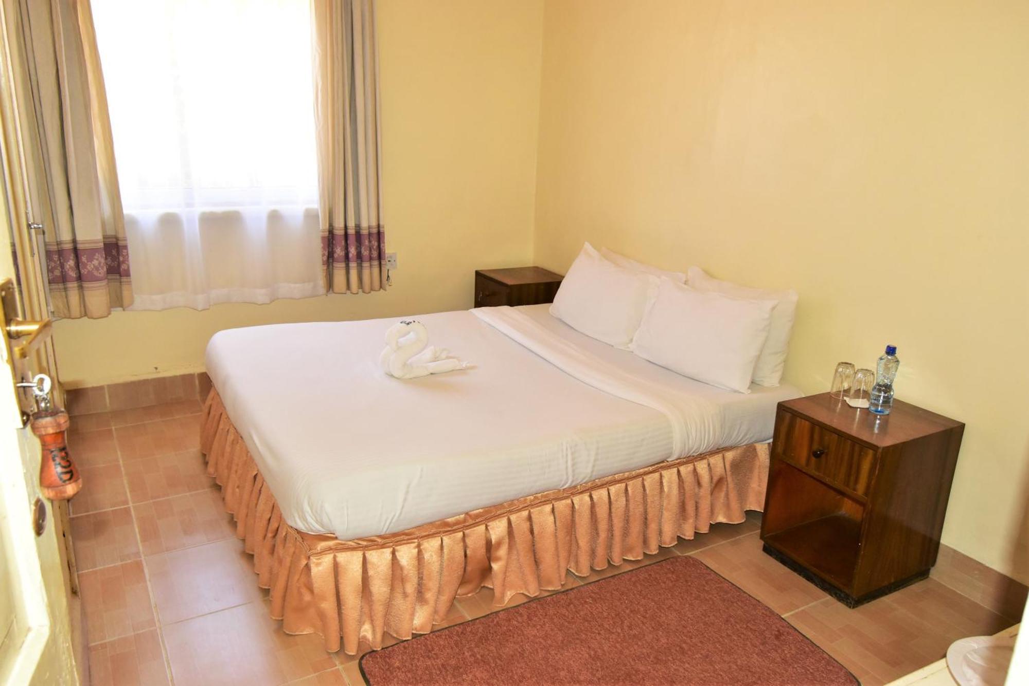 Wagon Wheel Hotel Eldoret Bagian luar foto