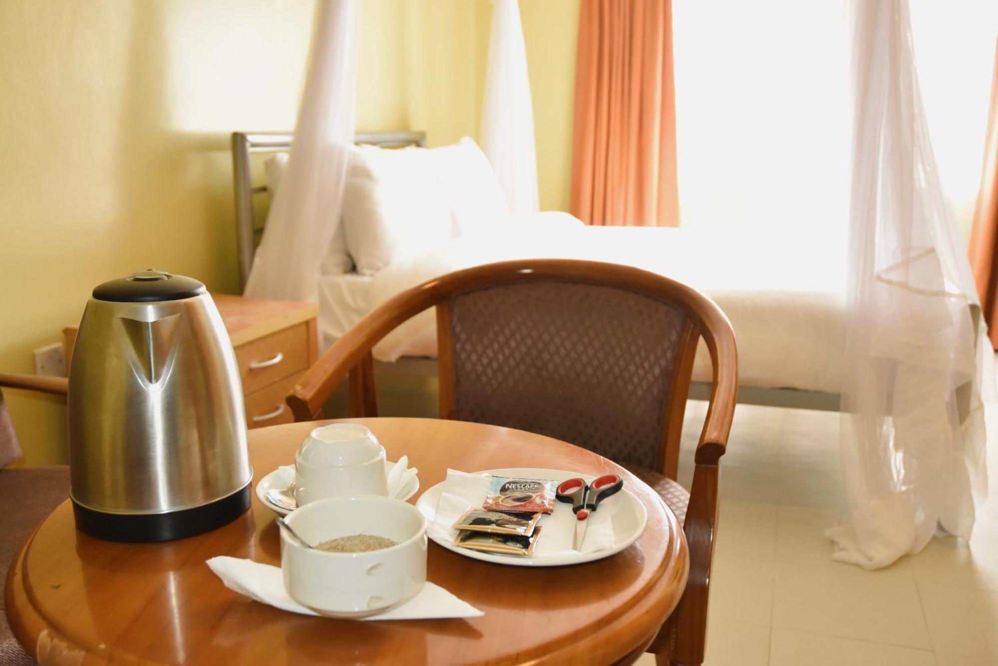 Wagon Wheel Hotel Eldoret Bagian luar foto