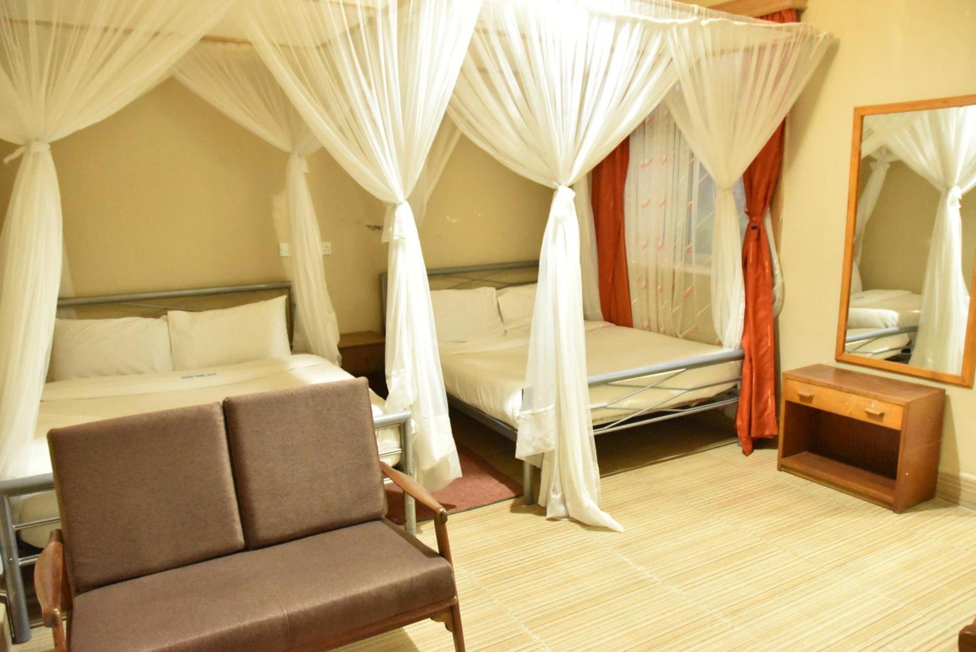 Wagon Wheel Hotel Eldoret Bagian luar foto