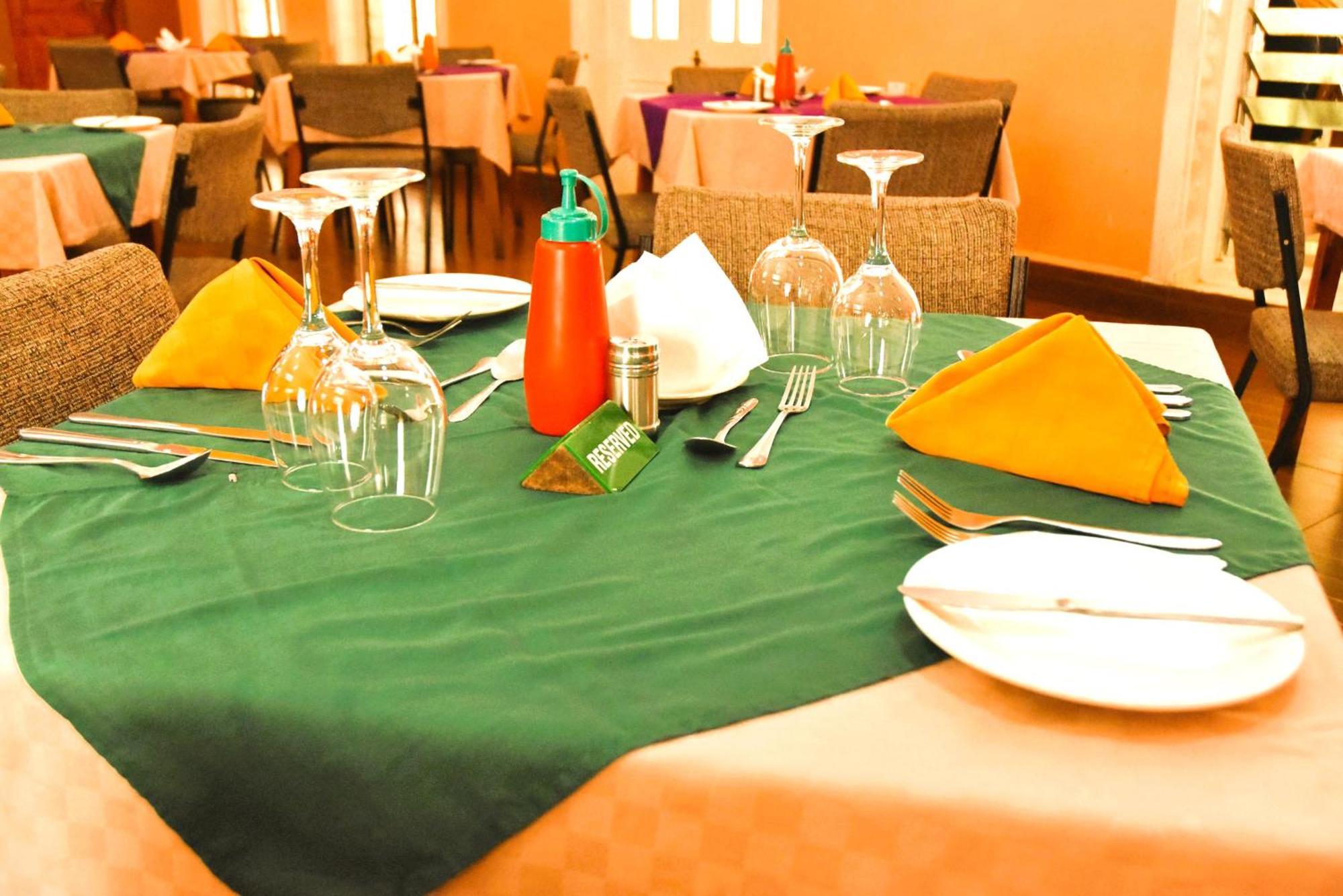 Wagon Wheel Hotel Eldoret Bagian luar foto