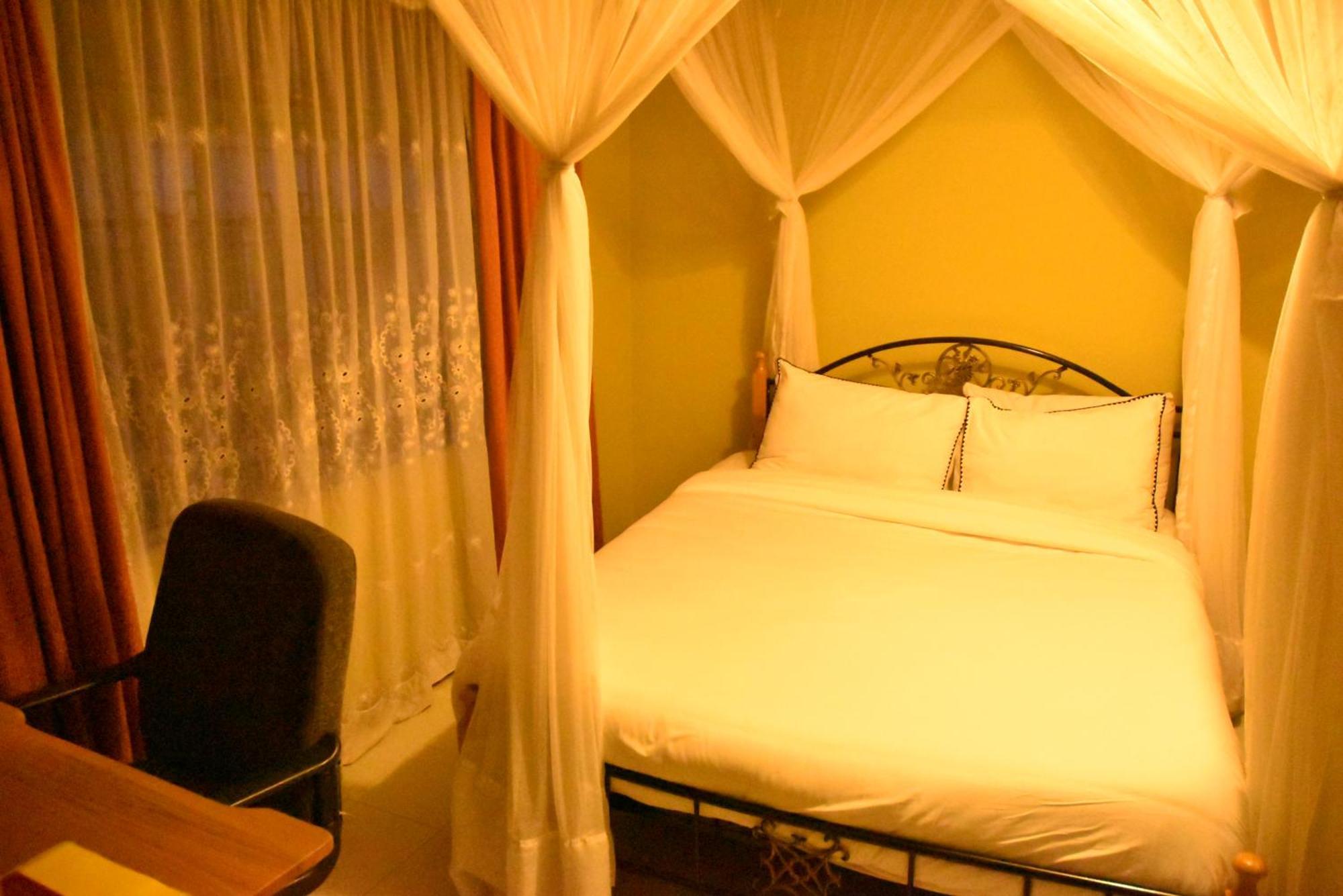 Wagon Wheel Hotel Eldoret Bagian luar foto