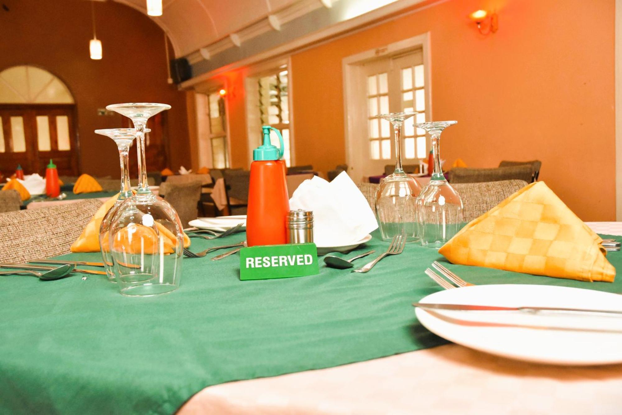 Wagon Wheel Hotel Eldoret Bagian luar foto