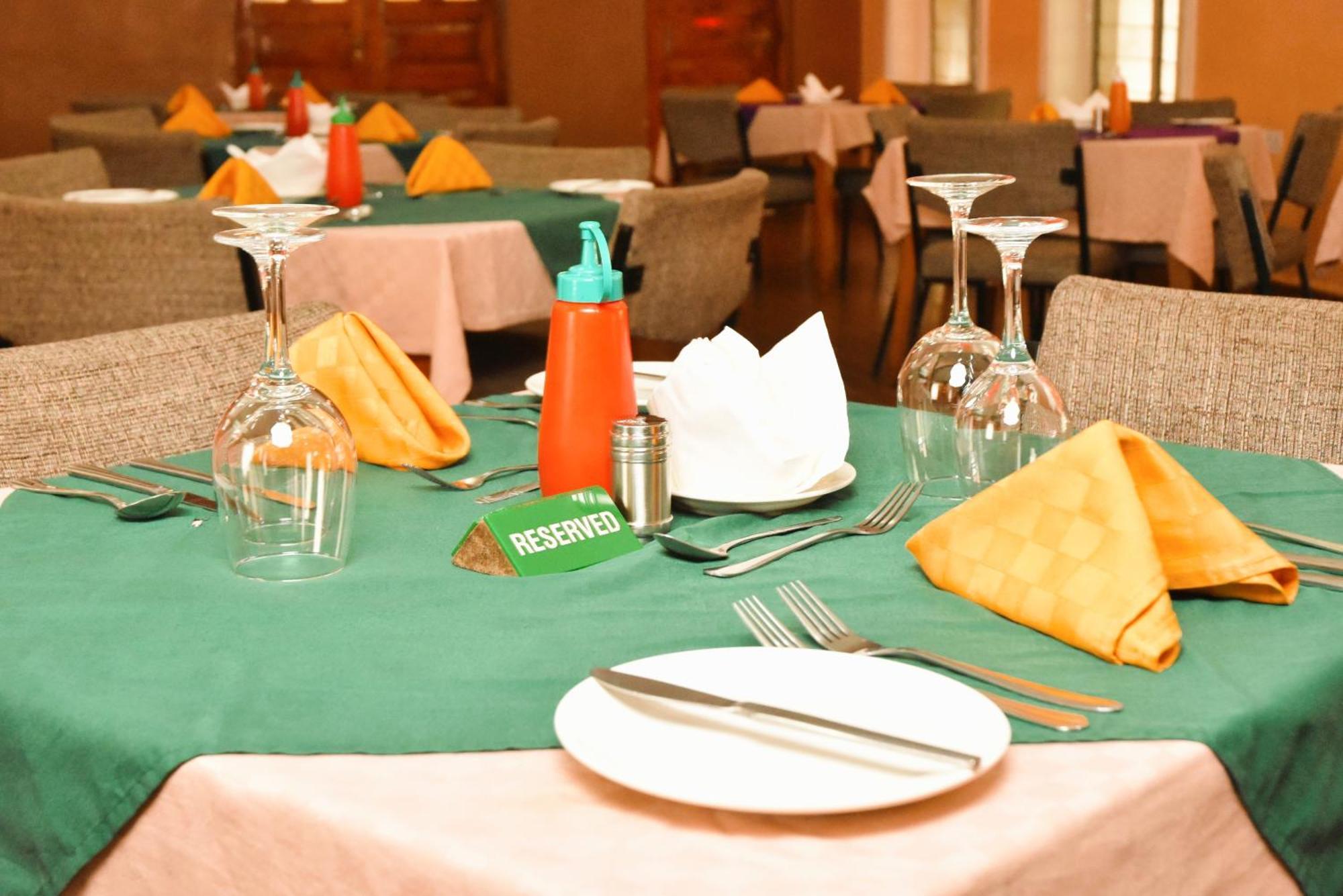 Wagon Wheel Hotel Eldoret Bagian luar foto