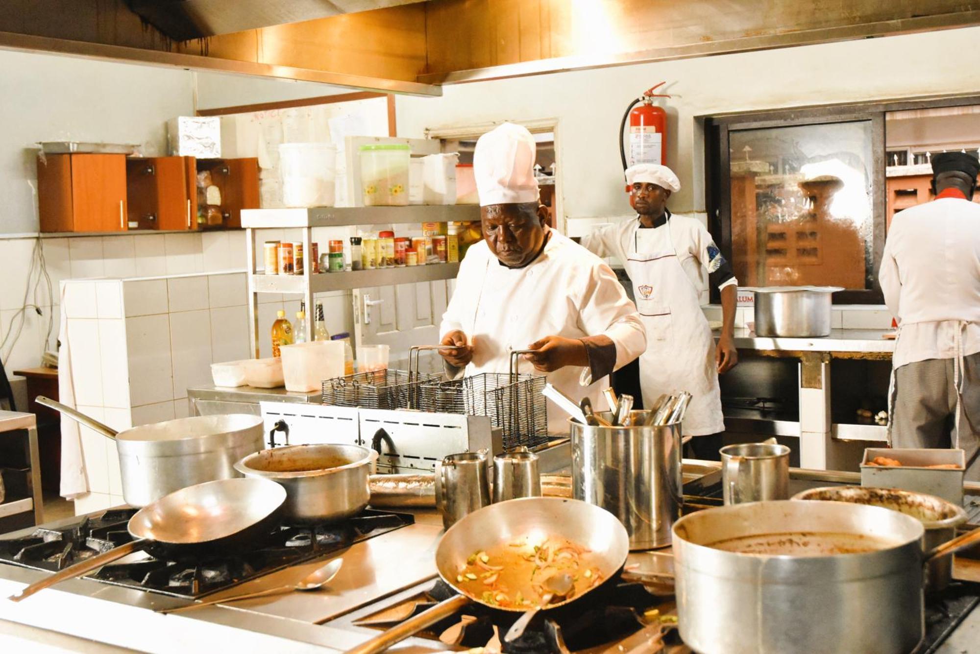 Wagon Wheel Hotel Eldoret Bagian luar foto