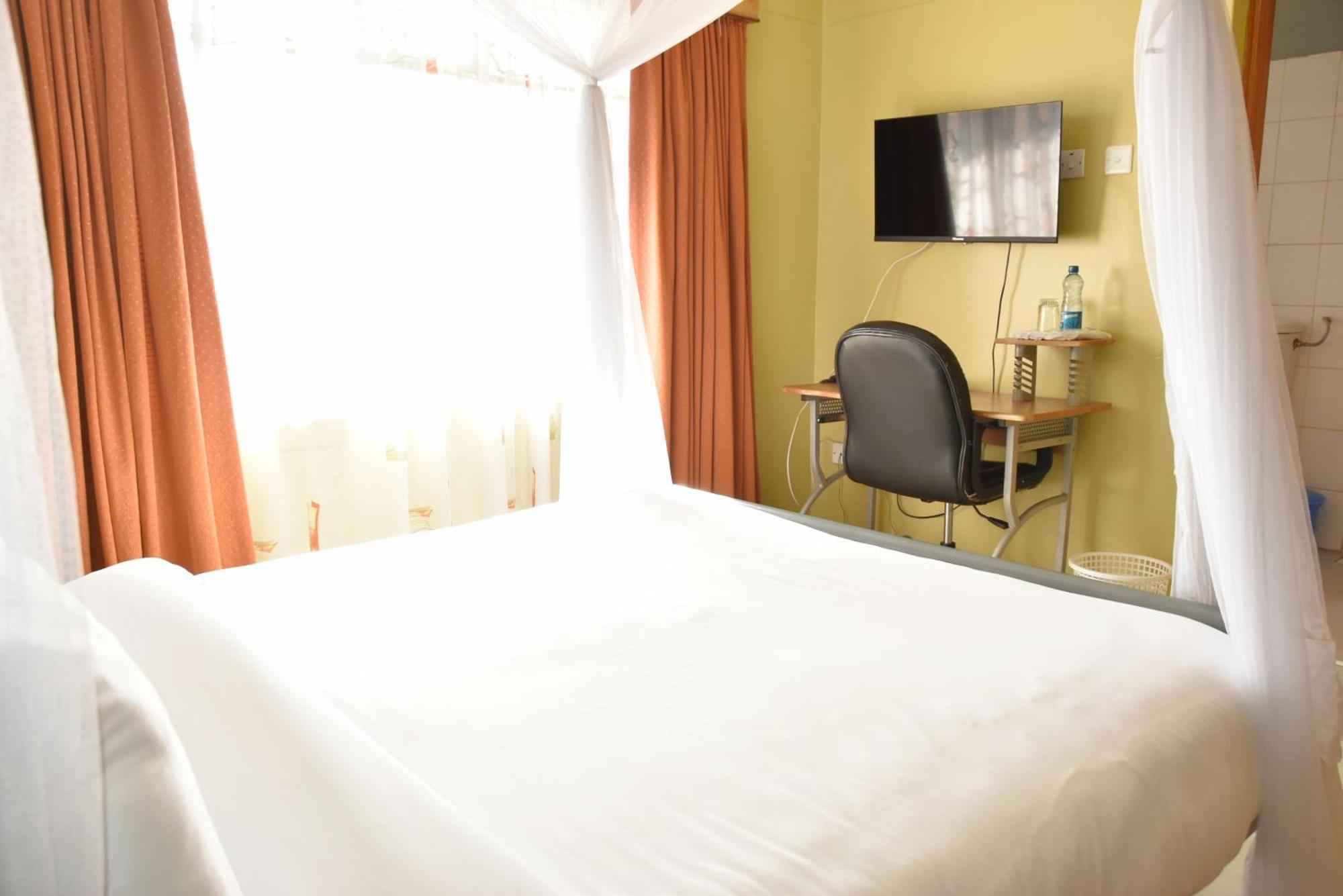 Wagon Wheel Hotel Eldoret Bagian luar foto