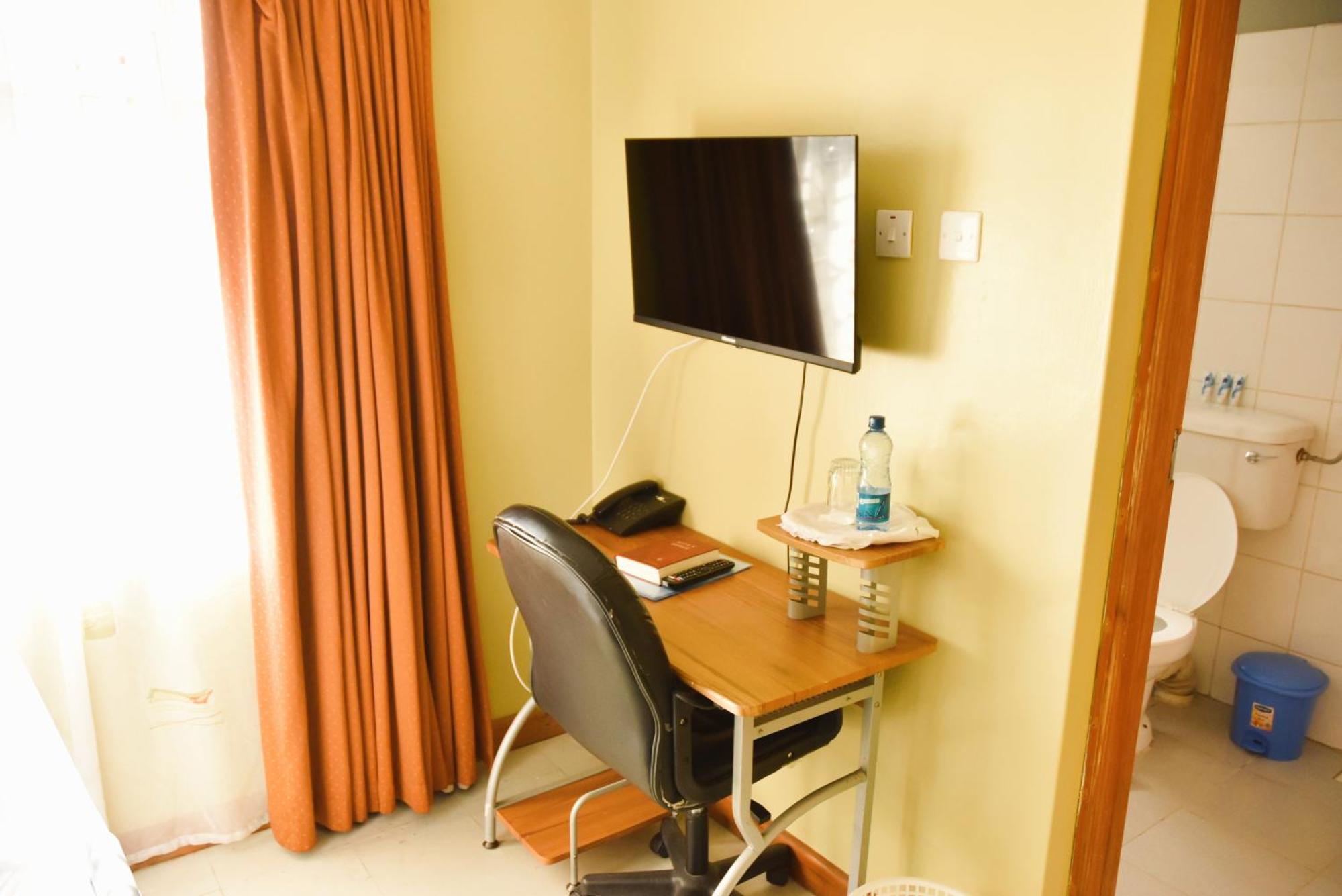 Wagon Wheel Hotel Eldoret Bagian luar foto