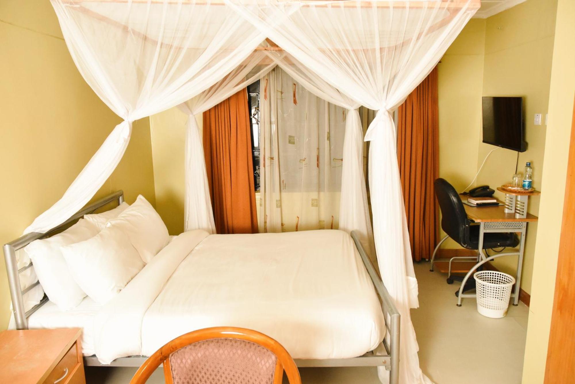 Wagon Wheel Hotel Eldoret Bagian luar foto