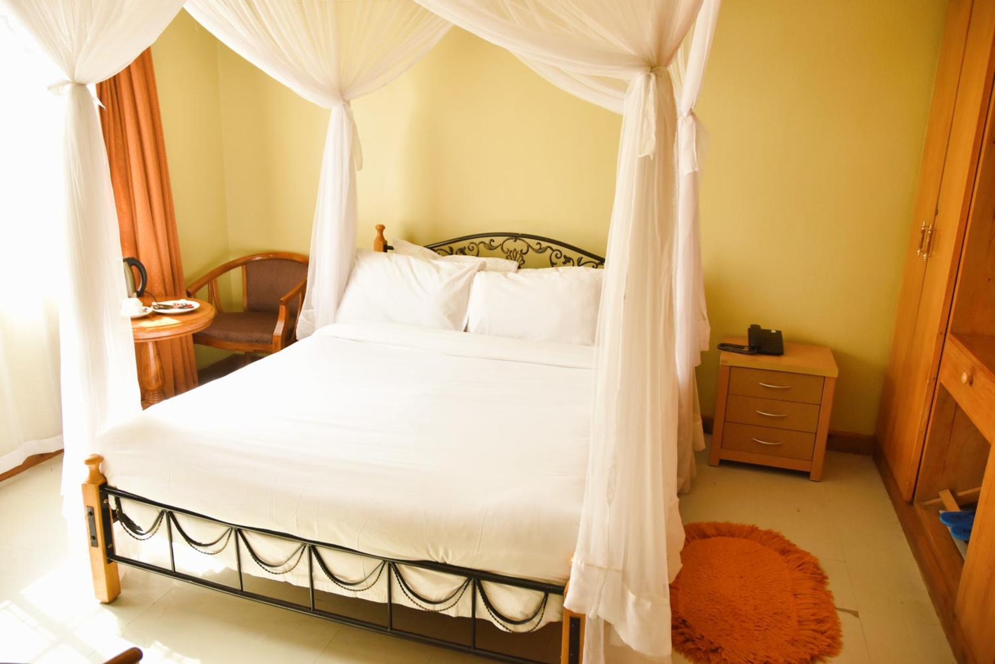 Wagon Wheel Hotel Eldoret Bagian luar foto