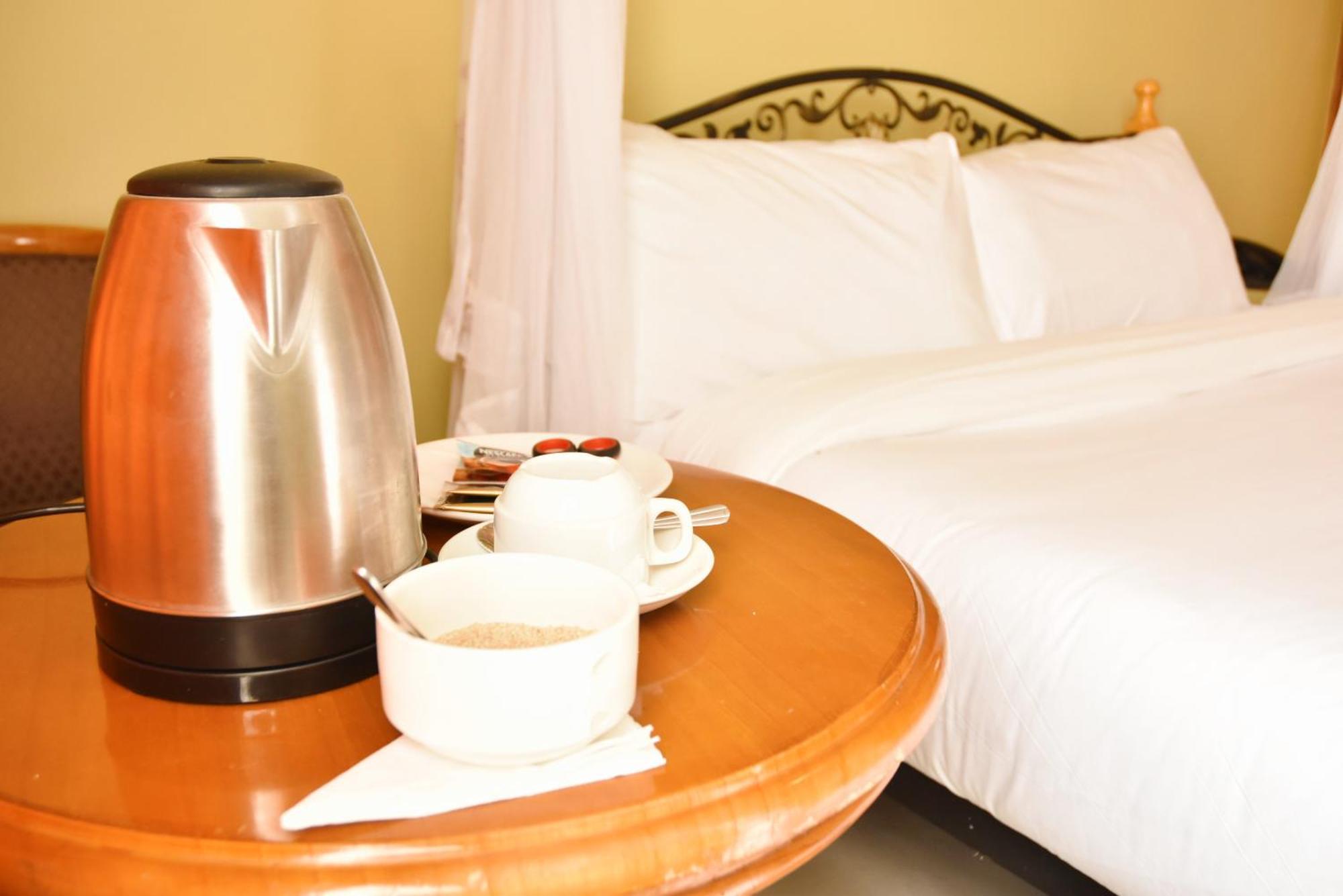Wagon Wheel Hotel Eldoret Bagian luar foto