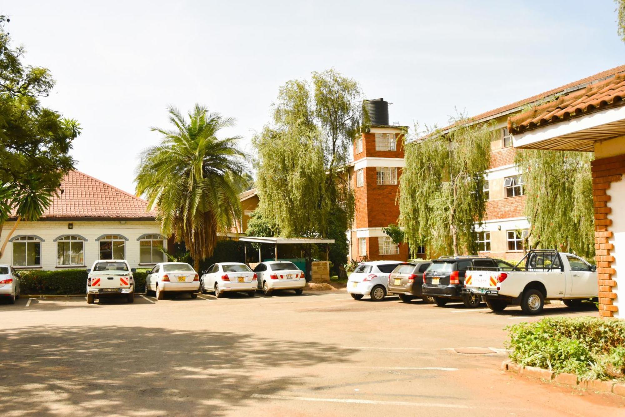 Wagon Wheel Hotel Eldoret Bagian luar foto