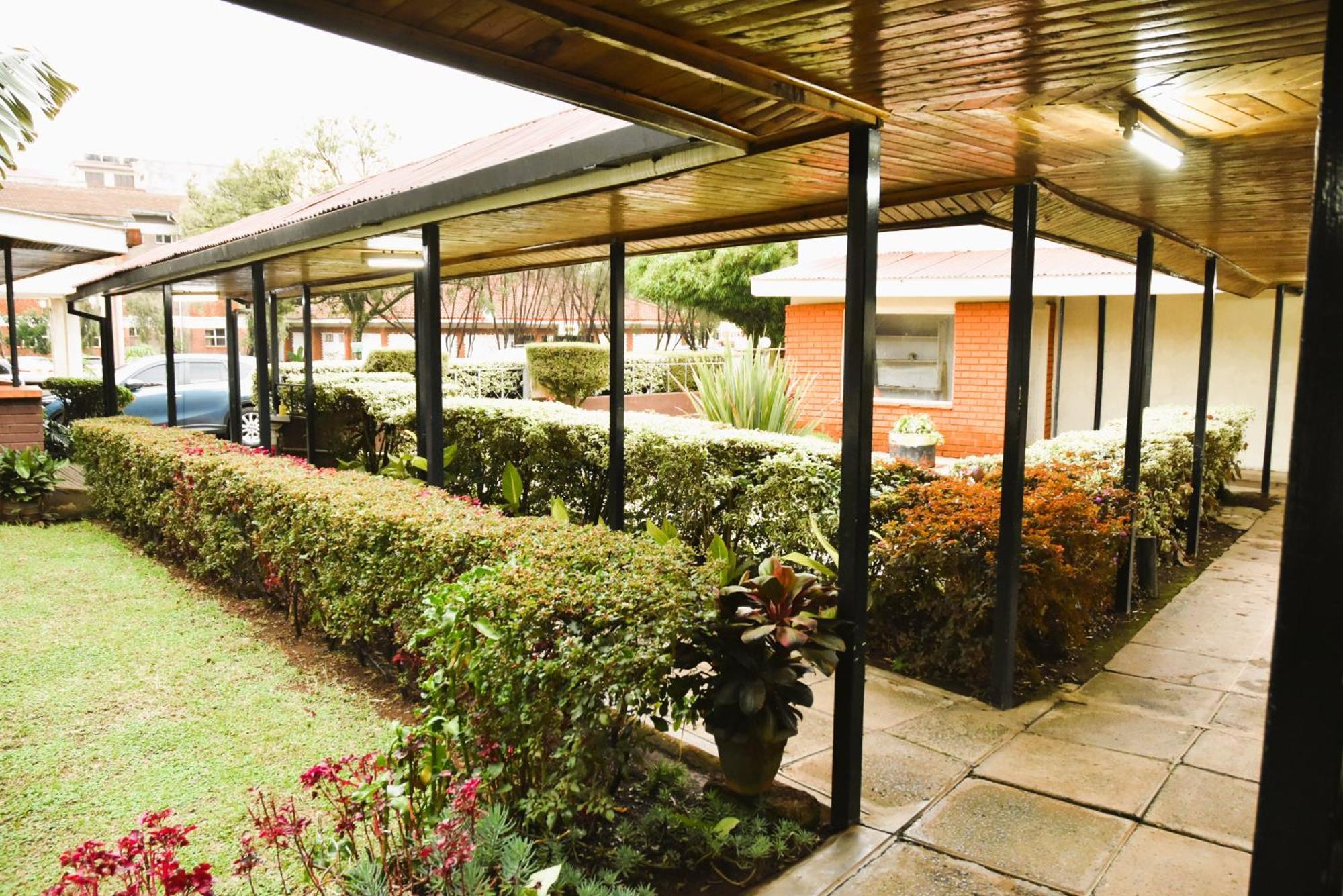 Wagon Wheel Hotel Eldoret Bagian luar foto