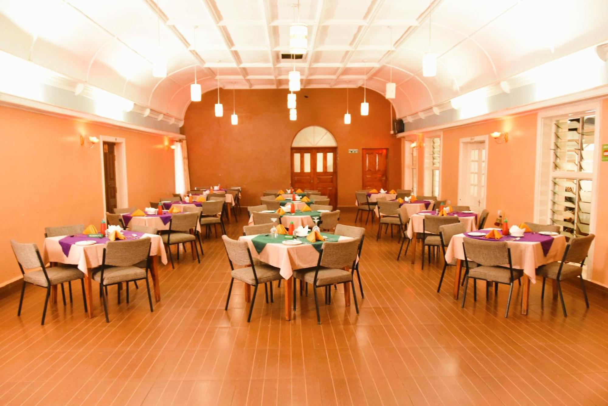 Wagon Wheel Hotel Eldoret Bagian luar foto